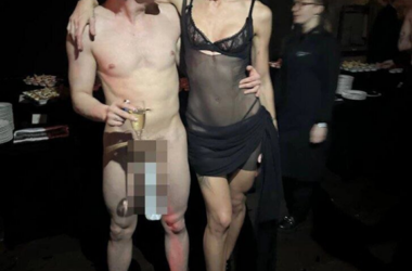 С устроительницы «голой вечеринки» потребовали миллиард рублей С устроительницы «голой вечеринки» потребовали миллиард рублей