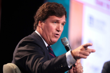 Миронов предложил Карлсону спасаться в России Миронов предложил Карлсону спасаться в России