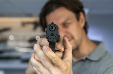 В ГД предложили запретить покупку оружия мигрантами с гражданством менее 5 лет В ГД предложили запретить покупку оружия мигрантами с гражданством менее 5 лет