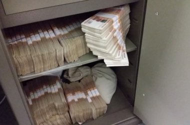 Супружеская пара украла сейф с 91 млн рублей Супружеская пара украла сейф с 91 млн рублей