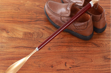 Москвич изнасиловал приятеля обувной ложкой Москвич изнасиловал приятеля обувной ложкой