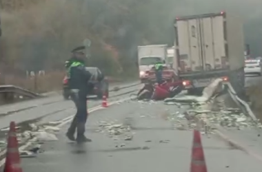 Две фуры столкнулись в подмосковных Бронницах и вызвали 17-километровую пробку Две фуры столкнулись в подмосковных Бронницах и вызвали 17-километровую пробку