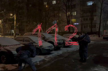 Конфликт в московской квартире на Теплом стане закончился стрельбой и ранением трёх человек Конфликт в московской квартире на Теплом стане закончился стрельбой и ранением трёх человек