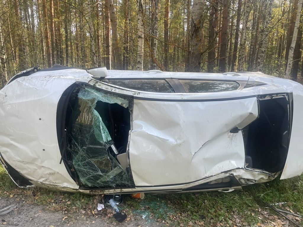 Руль заблокировался на трассе: Lada Vesta перевернулась под Владимиром