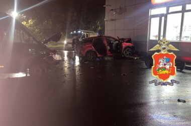 В Подмосковье женщина погибла в ДТП на АЗС в Кашире В Подмосковье женщина погибла в ДТП на АЗС в Кашире