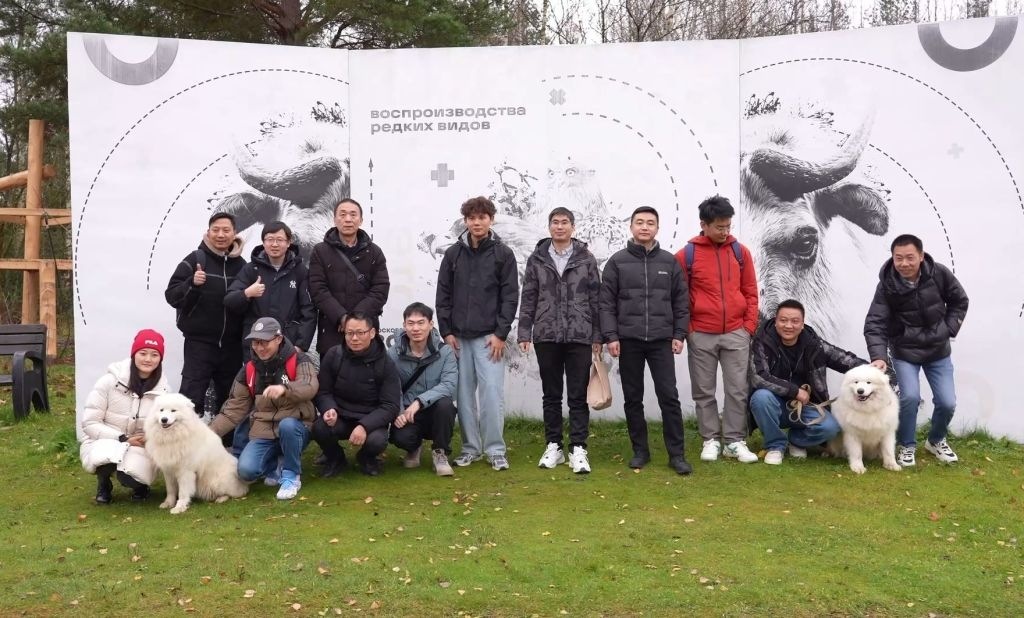 Московский зоопарк принял стажеров из Китая для изучения белых медведей Московский зоопарк принял стажеров из Китая для изучения белых медведей