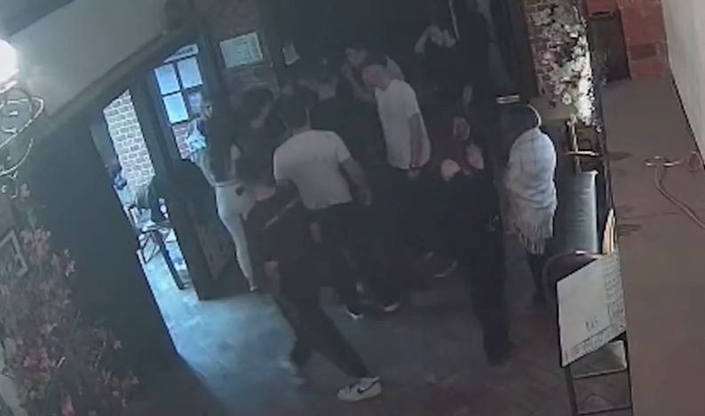 Главный подозреваемый в избиении баскетболиста Ершова скрылся из России Главный подозреваемый в избиении баскетболиста Ершова скрылся из России